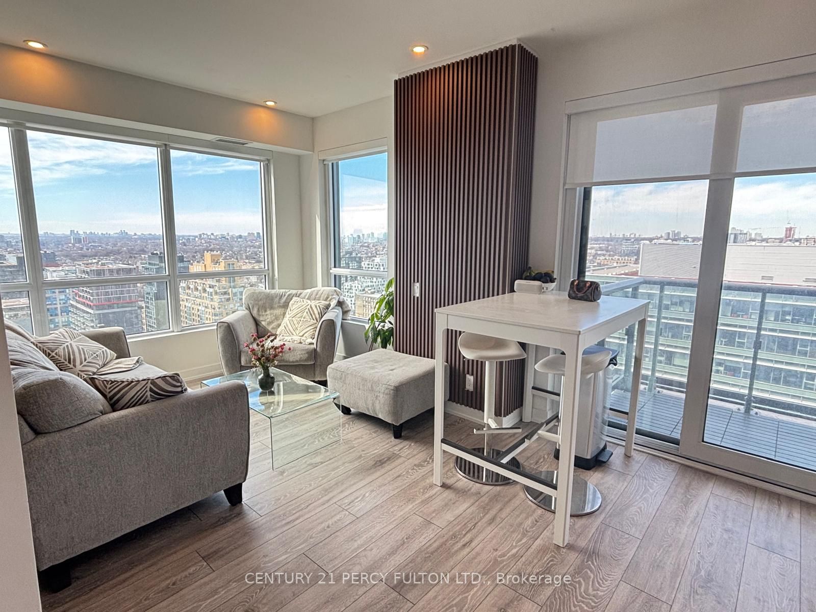 108 Peter Street N 2613