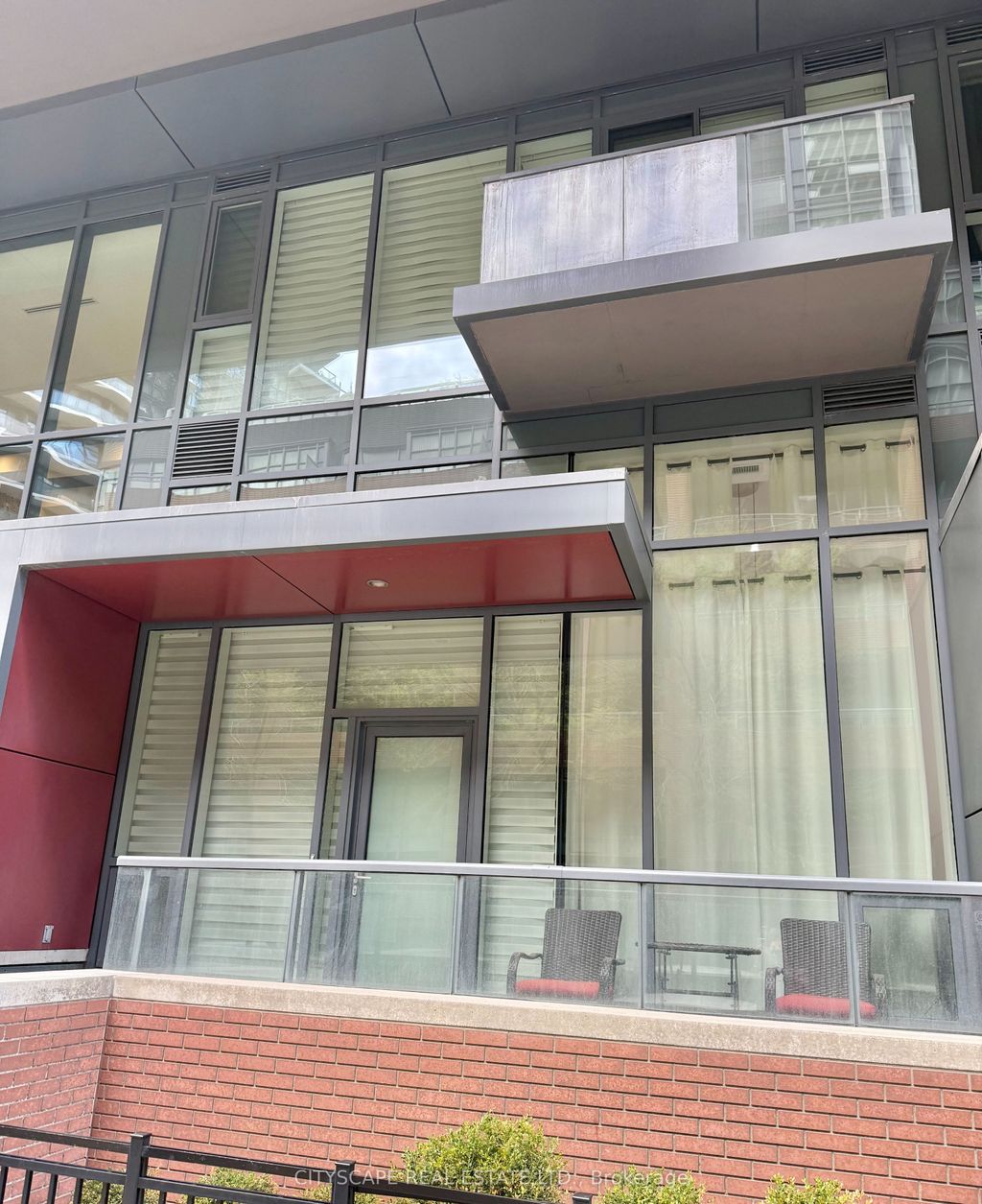 Photo of 20 Bruyeres Mews #Th03, Toronto, ON M5V 0G7 (MLS # C13136830)