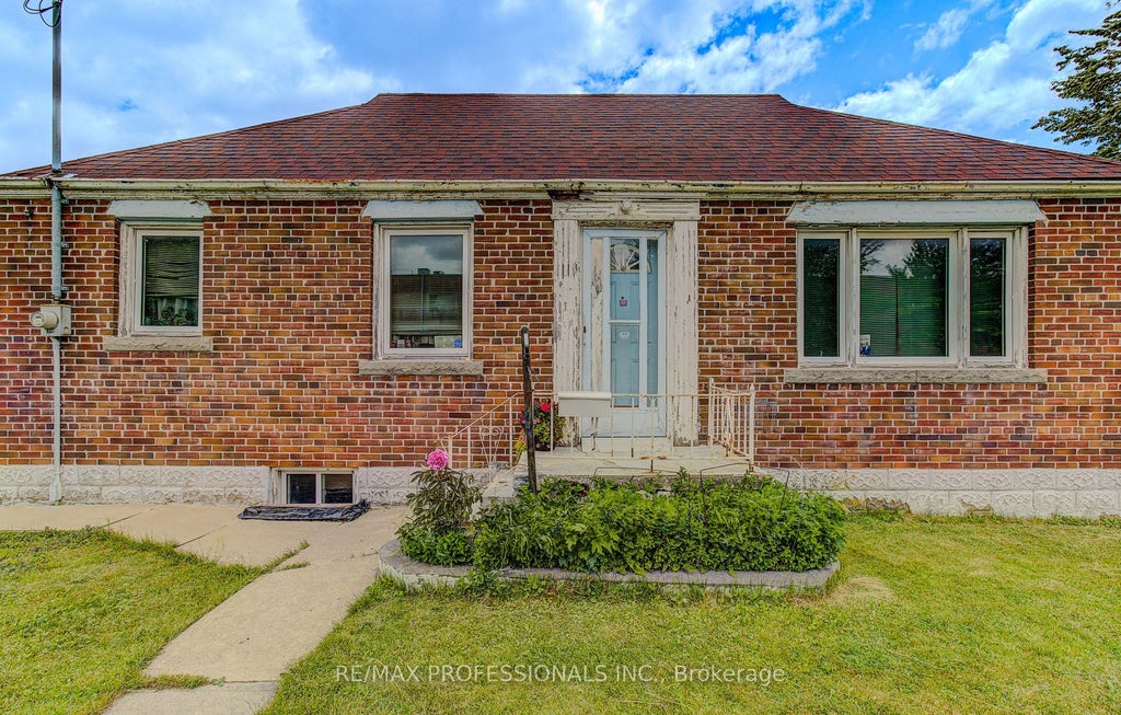 Photo of 414 Melrose Street, Toronto, ON M8Z 1H1 (MLS # W13427600)
