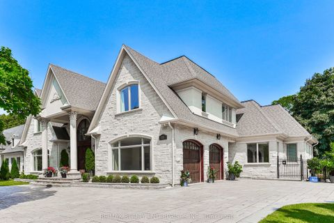 1511 Broadmoor Avenue Mississauga ON L5G 3T7