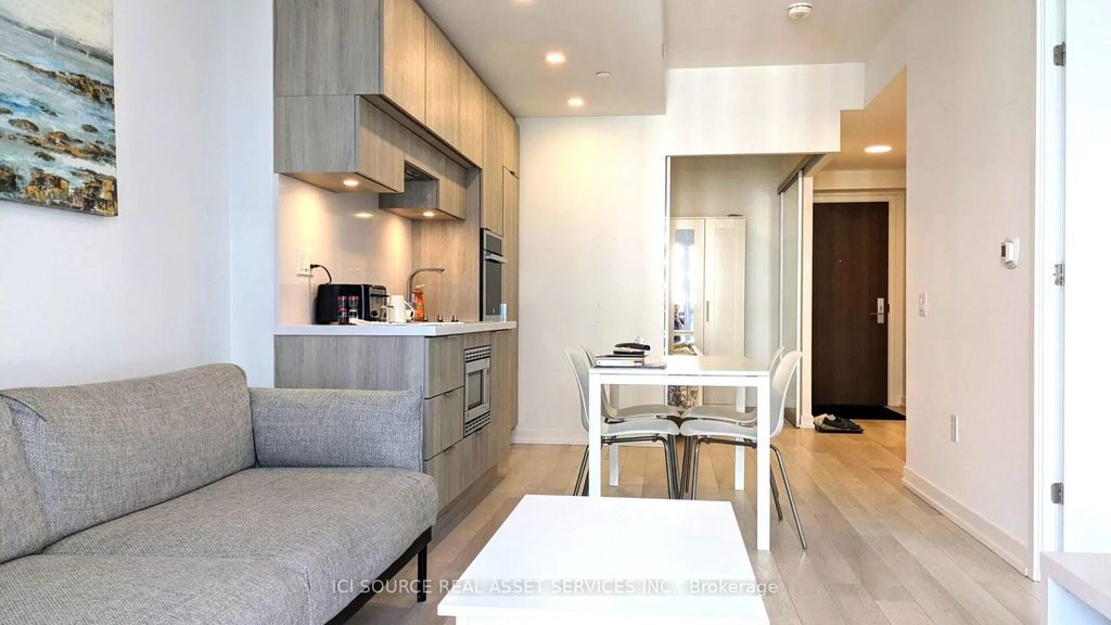 Photo of 39 Roehampton Avenue #3210, Toronto, ON M4P 0G1 (MLS # C13093048)