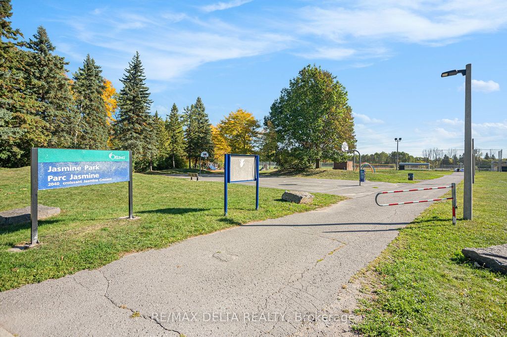 Photo of 2020 Jasmine Crescent #513, Beacon Hill North - South and Area, ON K1J 8K5 (MLS # X12596606)