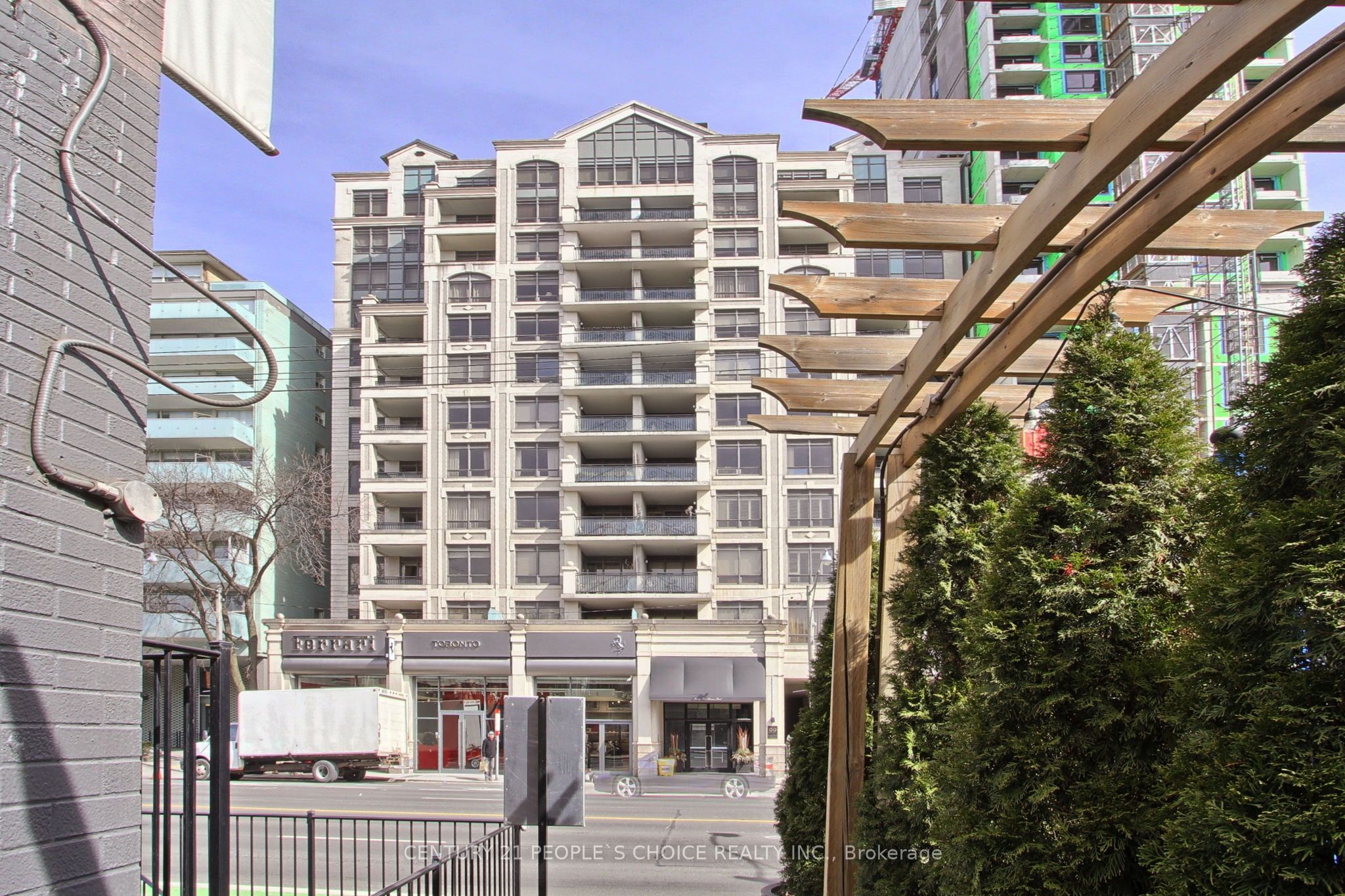 99 Avenue Road 706
