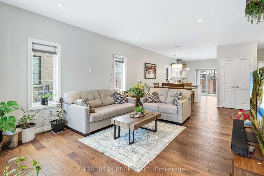 Photo of 2910 Tokala Trail #15, London North, ON N6G 5B4 (MLS # X12632096)