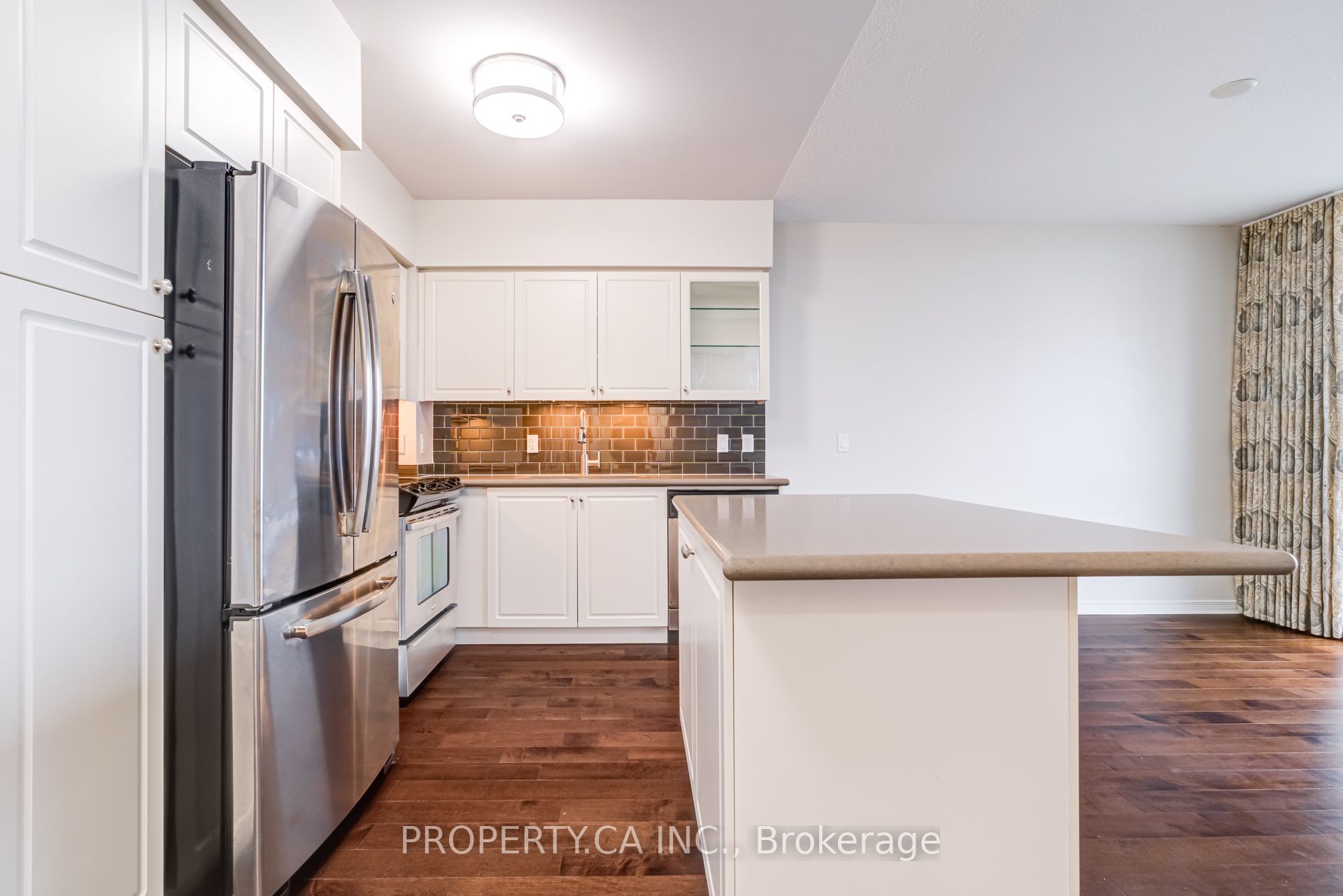 2230 Lake Shore Boulevard W 903