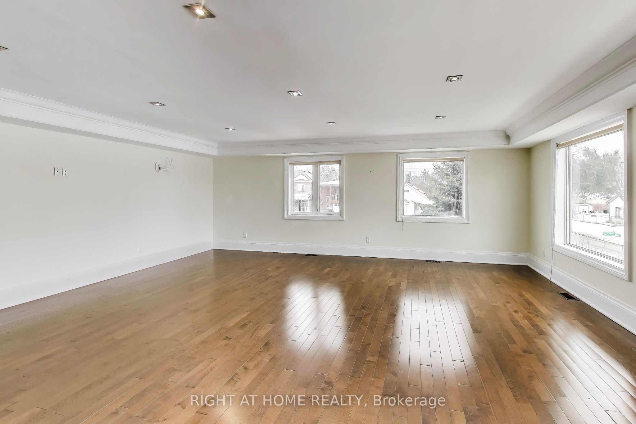 1090 Westmount Avenue