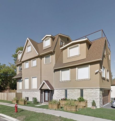 1090 Westmount Avenue Mississauga ON L5E 1X7