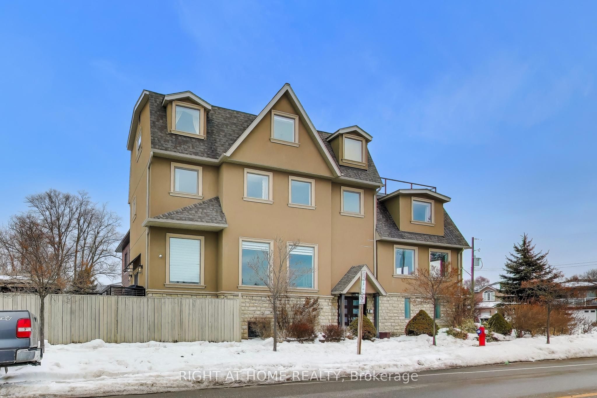 1090 Westmount Avenue