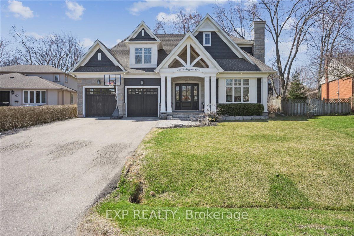 528 Wellington Crescent