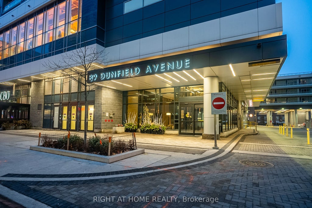 Photo of 89 Dunfield Avenue #2306, Toronto, ON M4S 0A4 (MLS # C13729770)