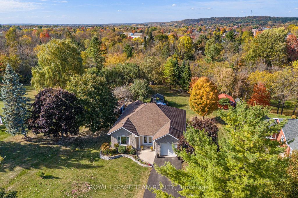 Photo of 230 Opeongo Road, Renfrew, ON K7V 2T5 (MLS # X12750656)