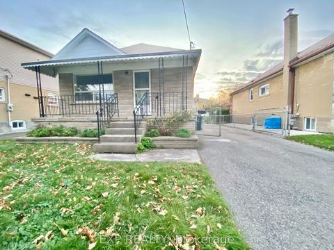 158 Hallmark Avenue Toronto ON M8W 4K8