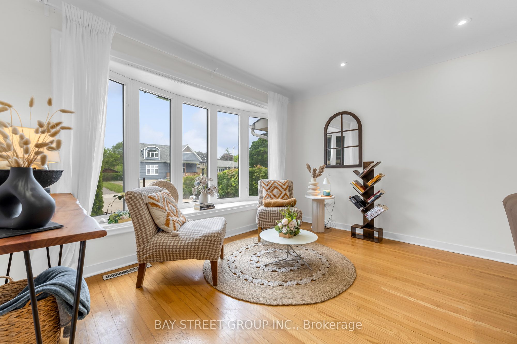 8 GLENBARR Road