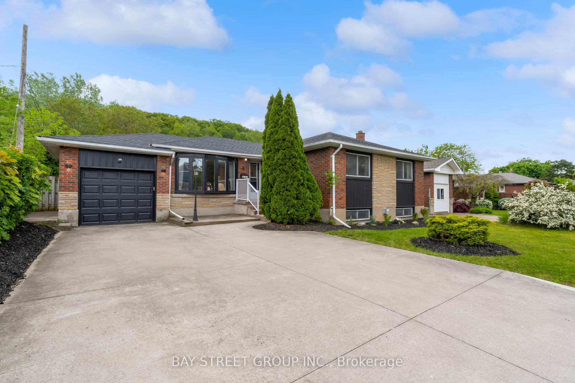 8 GLENBARR Road