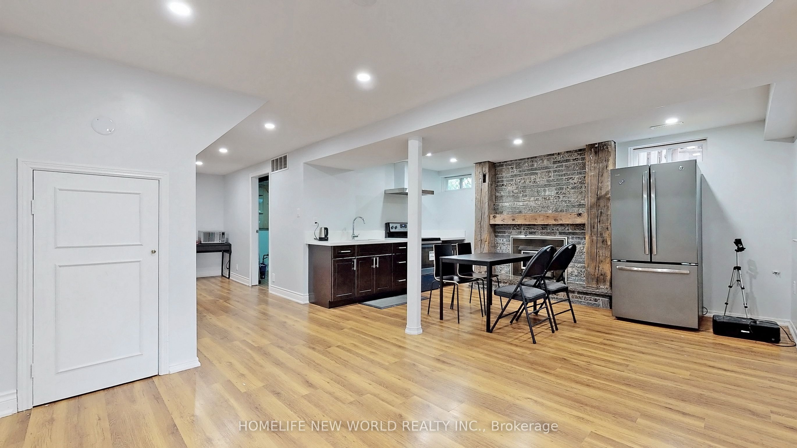 3954 Selkirk Place Lower