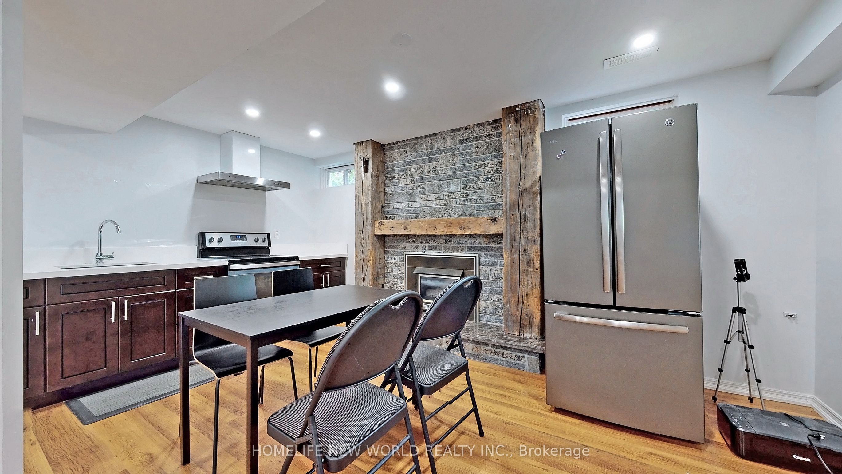 3954 Selkirk Place Lower