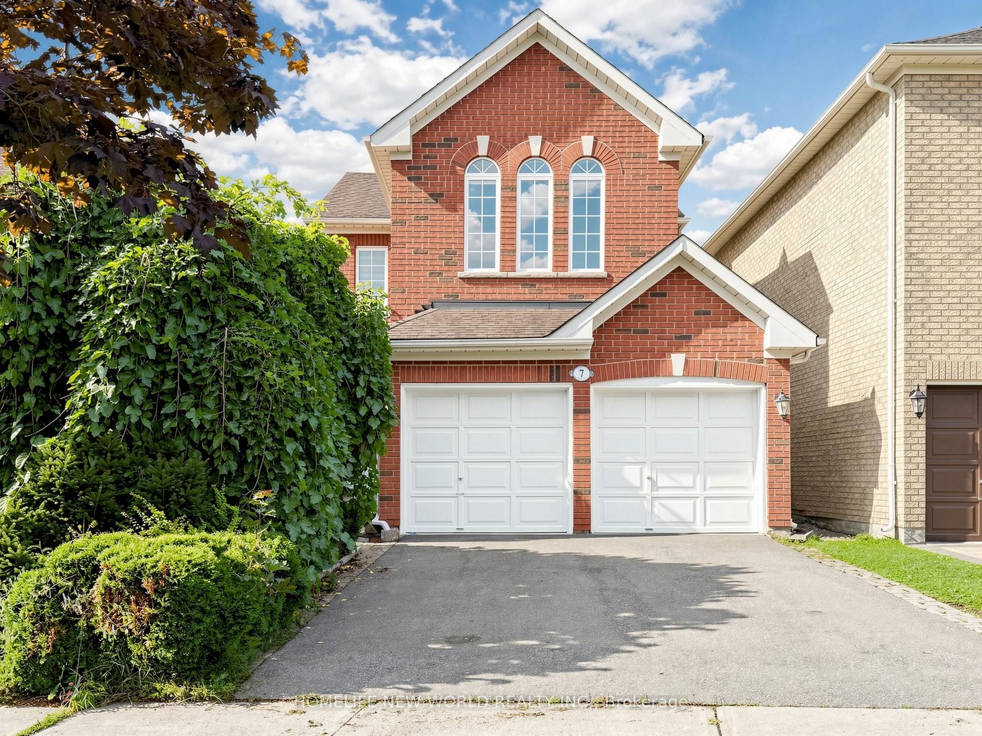 7 Monaco Crescent