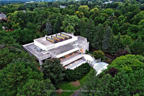 Photo of 30 High Point Road, Toronto, ON M3C 2R3 (MLS # C12374710)