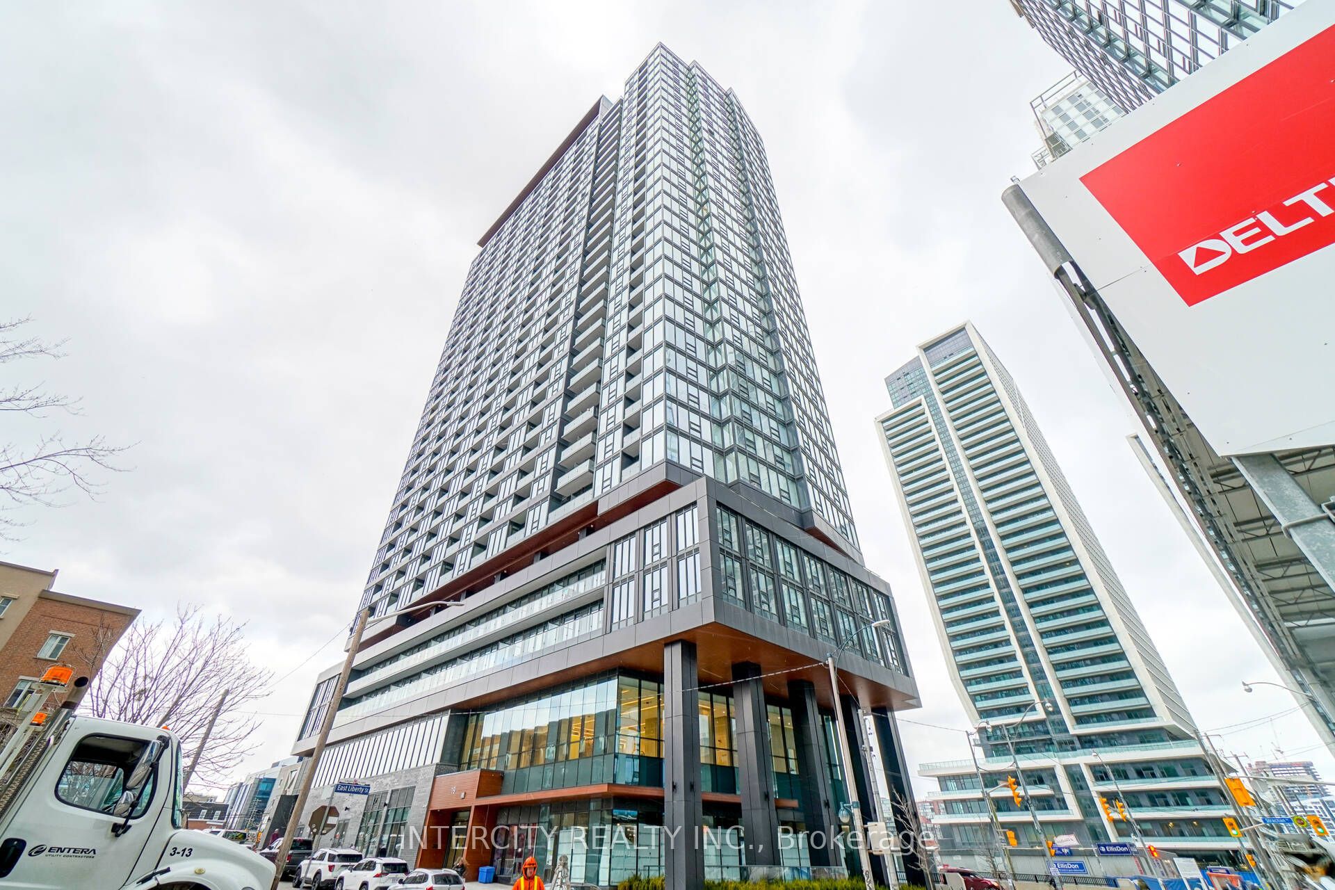 Photo 1 of 7 — 19 Western Battery Road 2709, Toronto, ON M6K 0E3