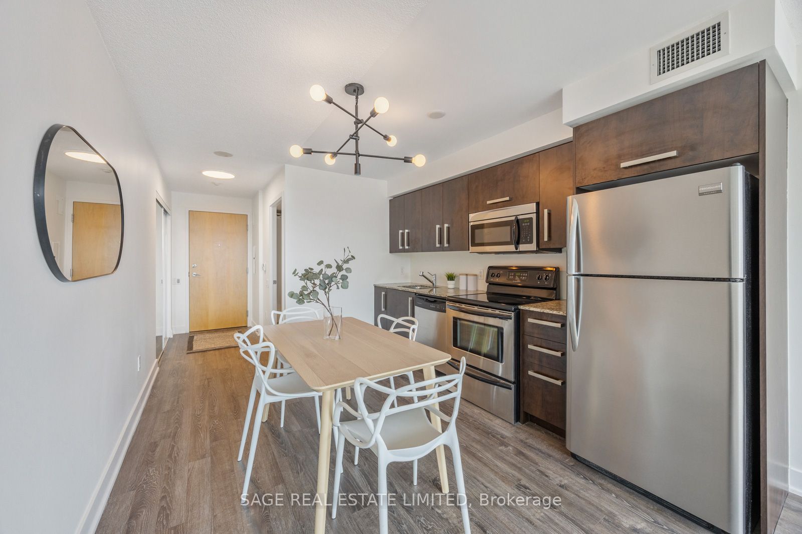 1048 Broadview Avenue 506