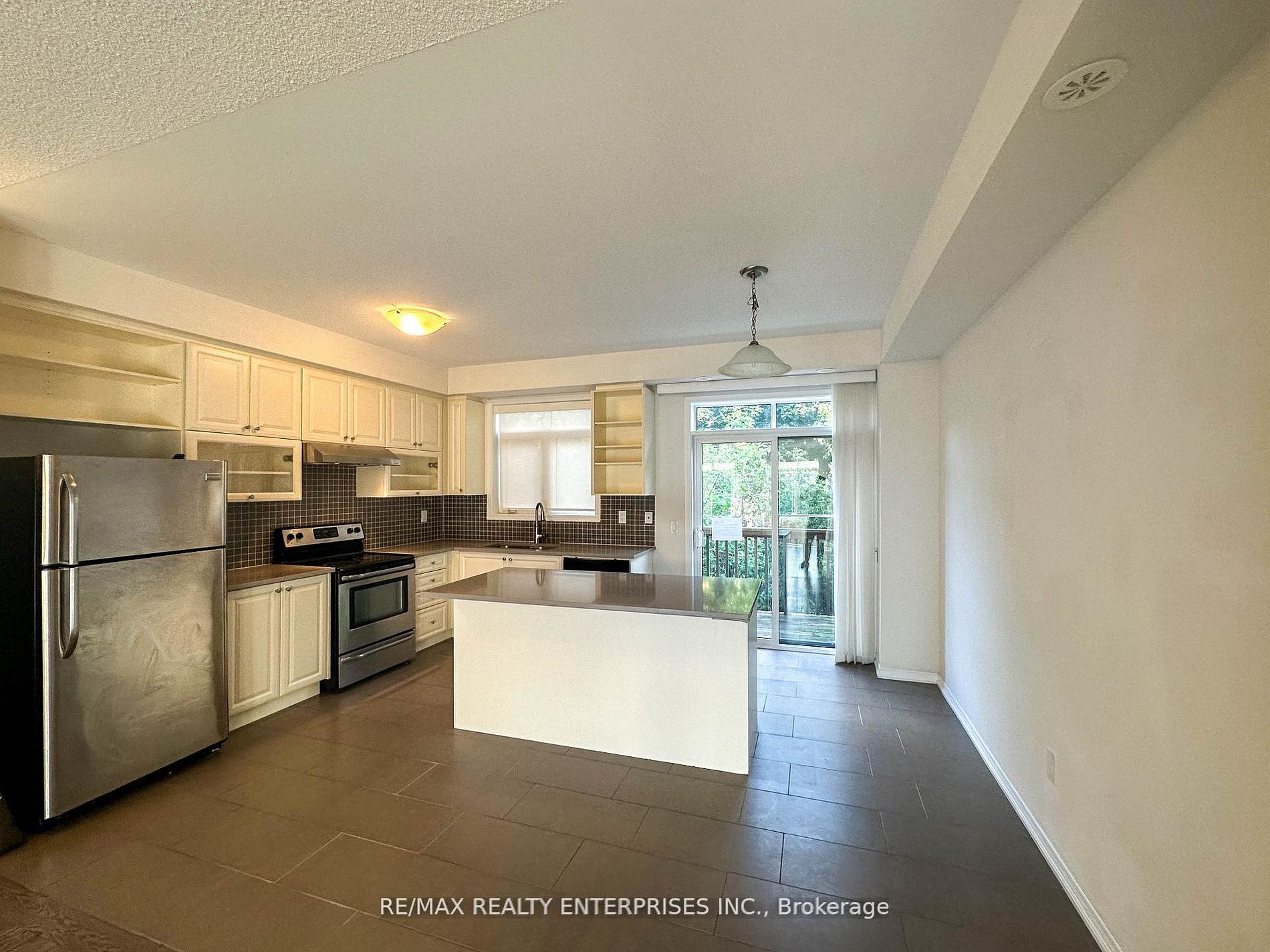 409 Ladycroft Terrace 27