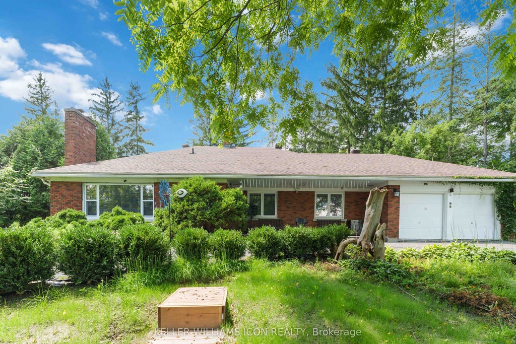 Photo of 2770 Prince Of Wales Drive, Country Place - Pineglen - Crestview and Area, ON K2C 3H1 (MLS # X13701070)