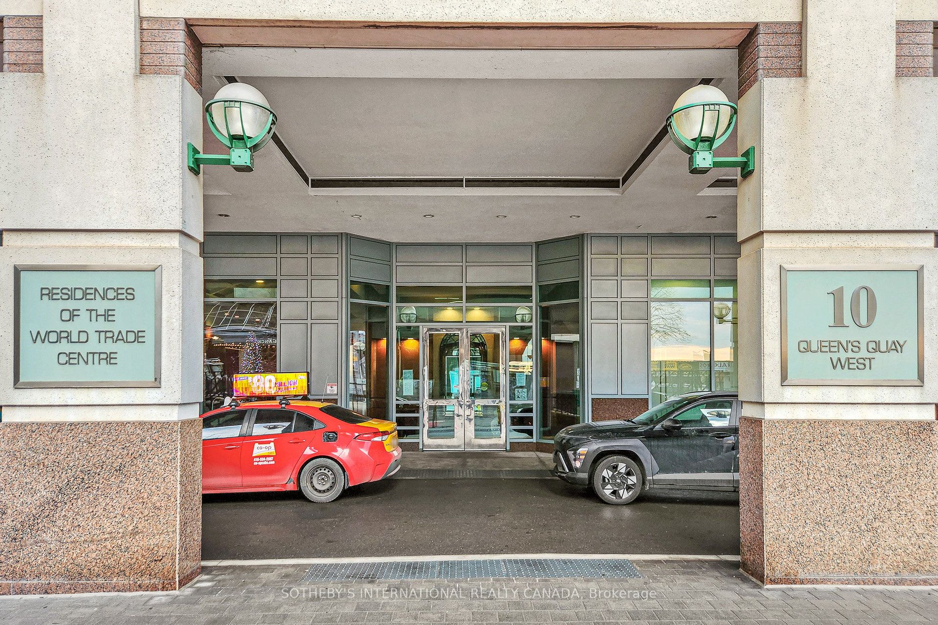 10 Queens Quay W 712