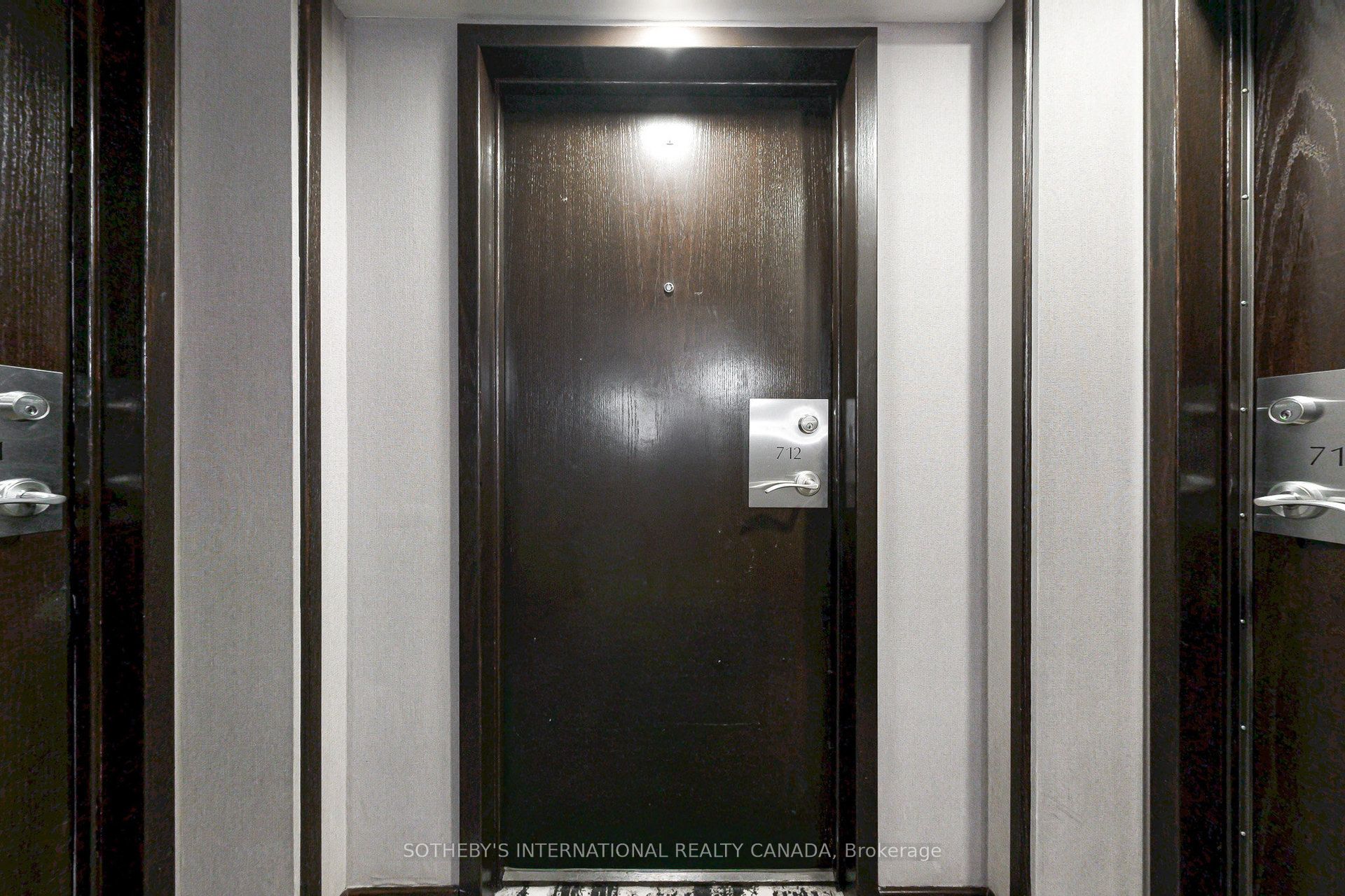 10 Queens Quay W 712