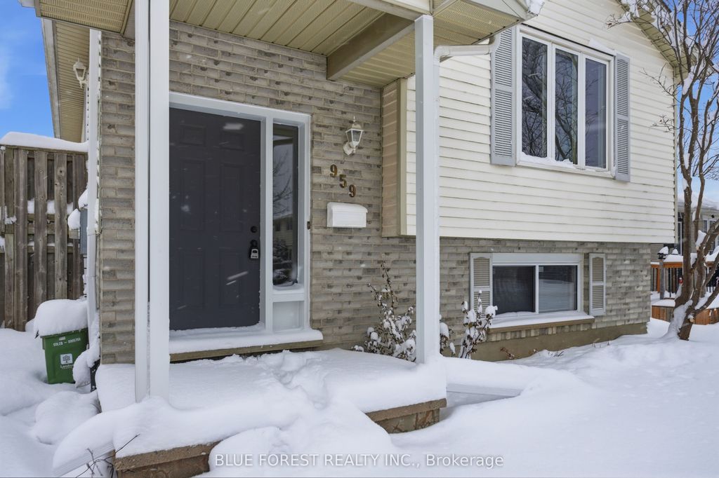 Photo of 959 Lawson Road, London North, ON N6G 4X4 (MLS # X12702010)