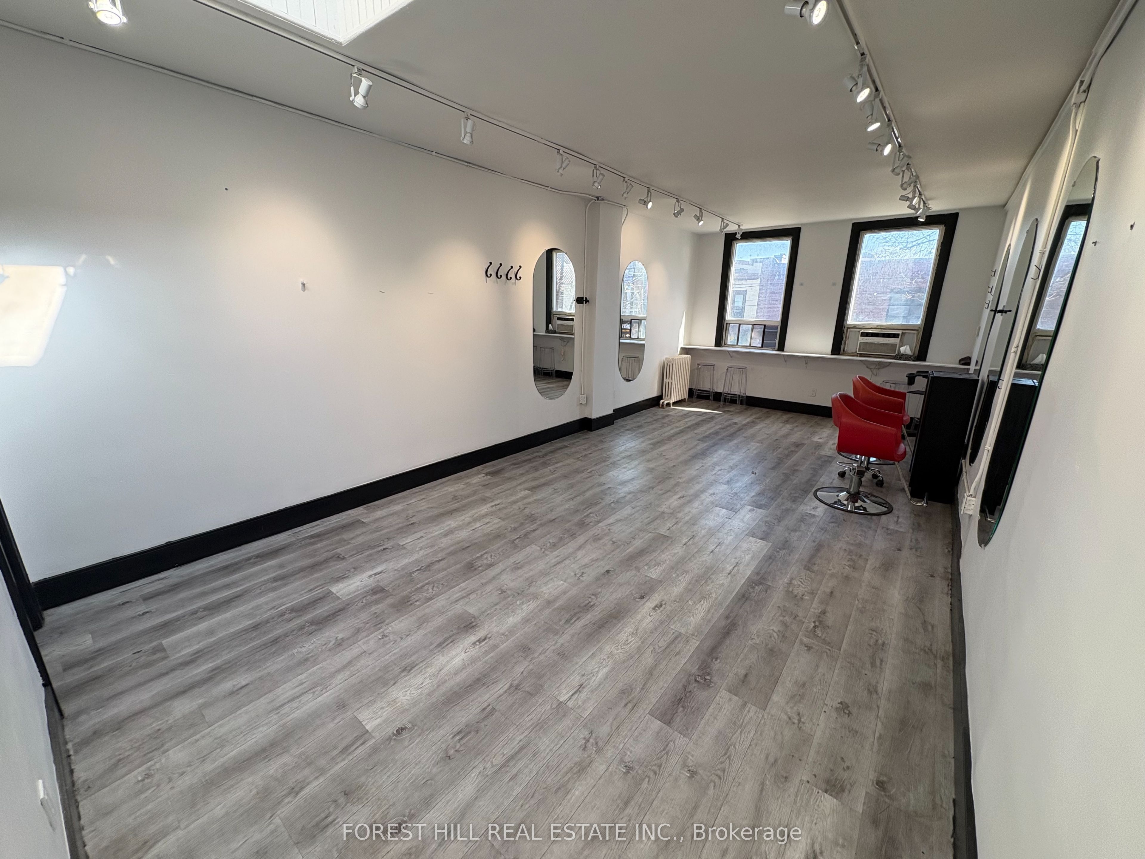 Photo 1 of 15 — 724 1/2 Queen Street E 2nd Floor, Toronto, ON M4M 1H2