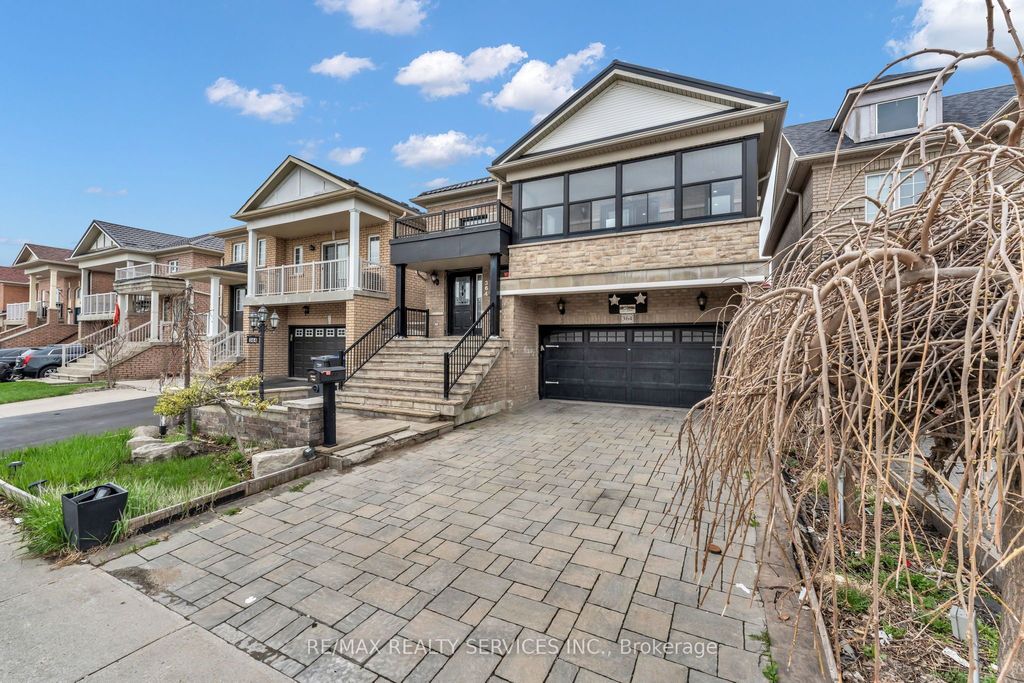 Photo of 364 Queen Mary Drive, Brampton, ON L7A 3T1 (MLS # W13078488)