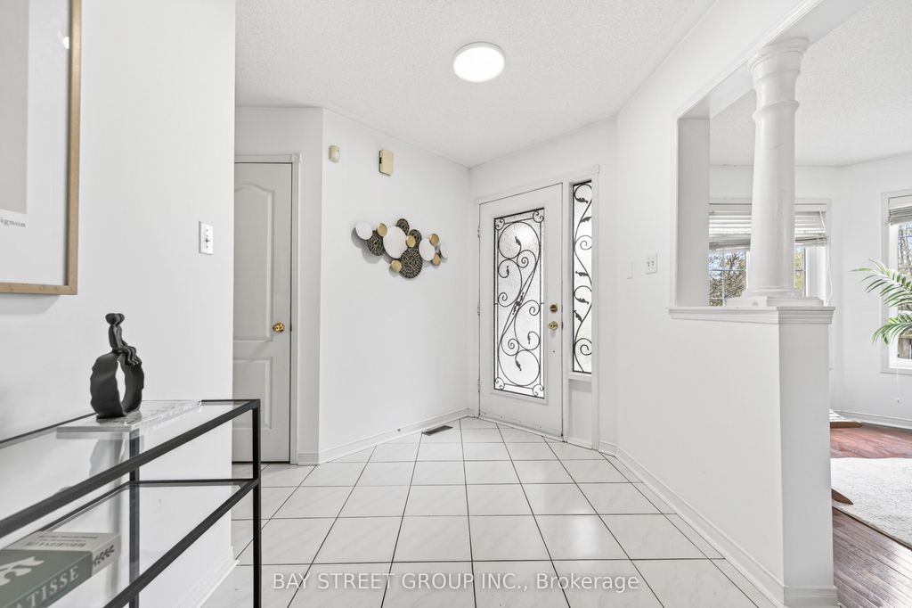 Photo of 2370 Eden Valley Drive, Oakville, ON L6H 6K9 (MLS # W13108468)