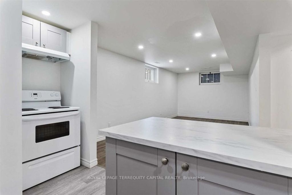 Photo of 12 Boys Street N, Barrie, ON L4N 1Z8 (MLS # S12705538)