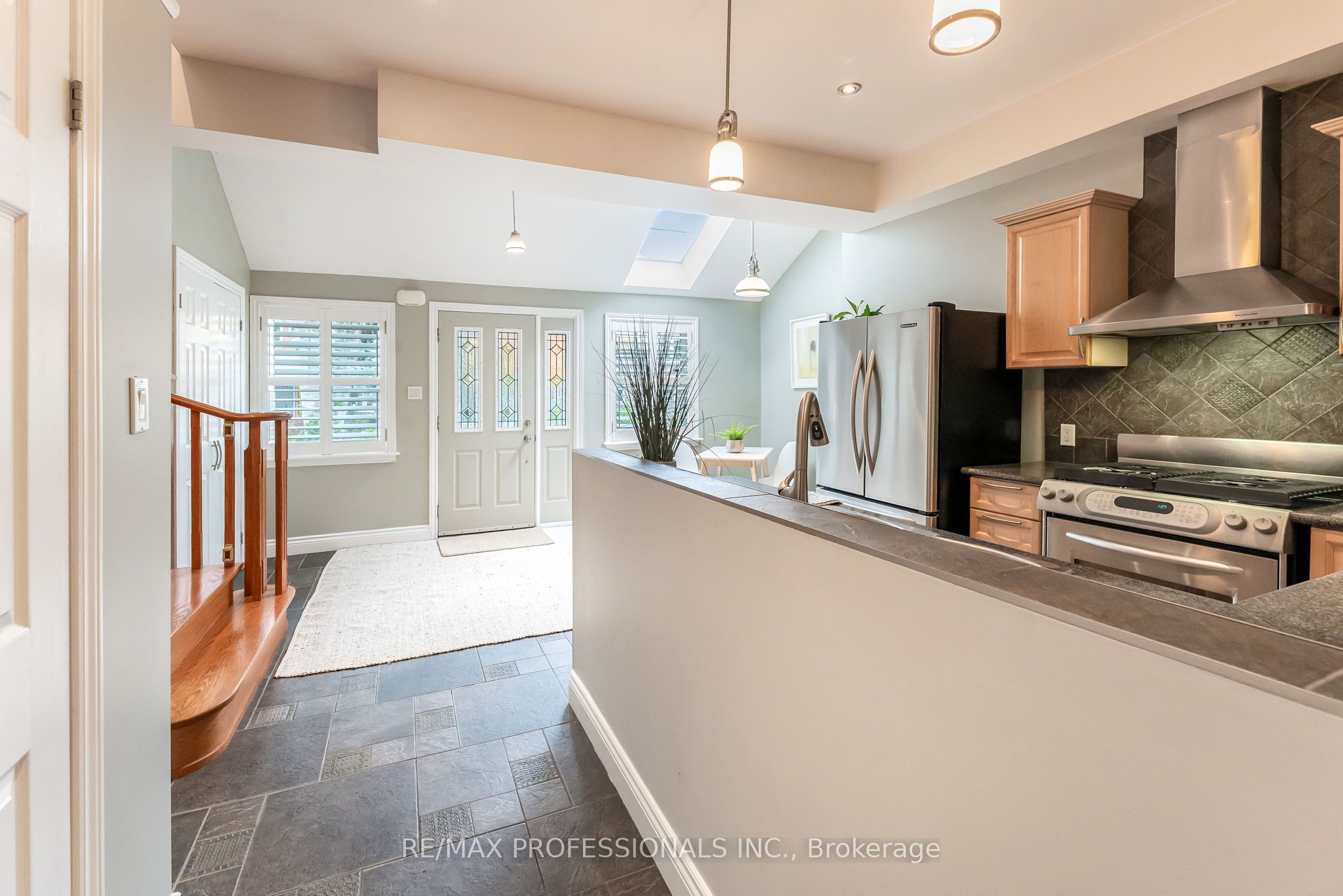 37 Lavinia Avenue