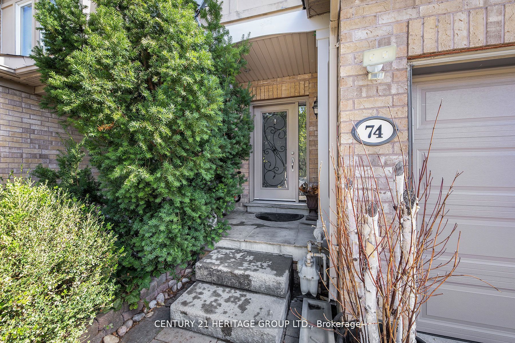 74 Lander Crescent