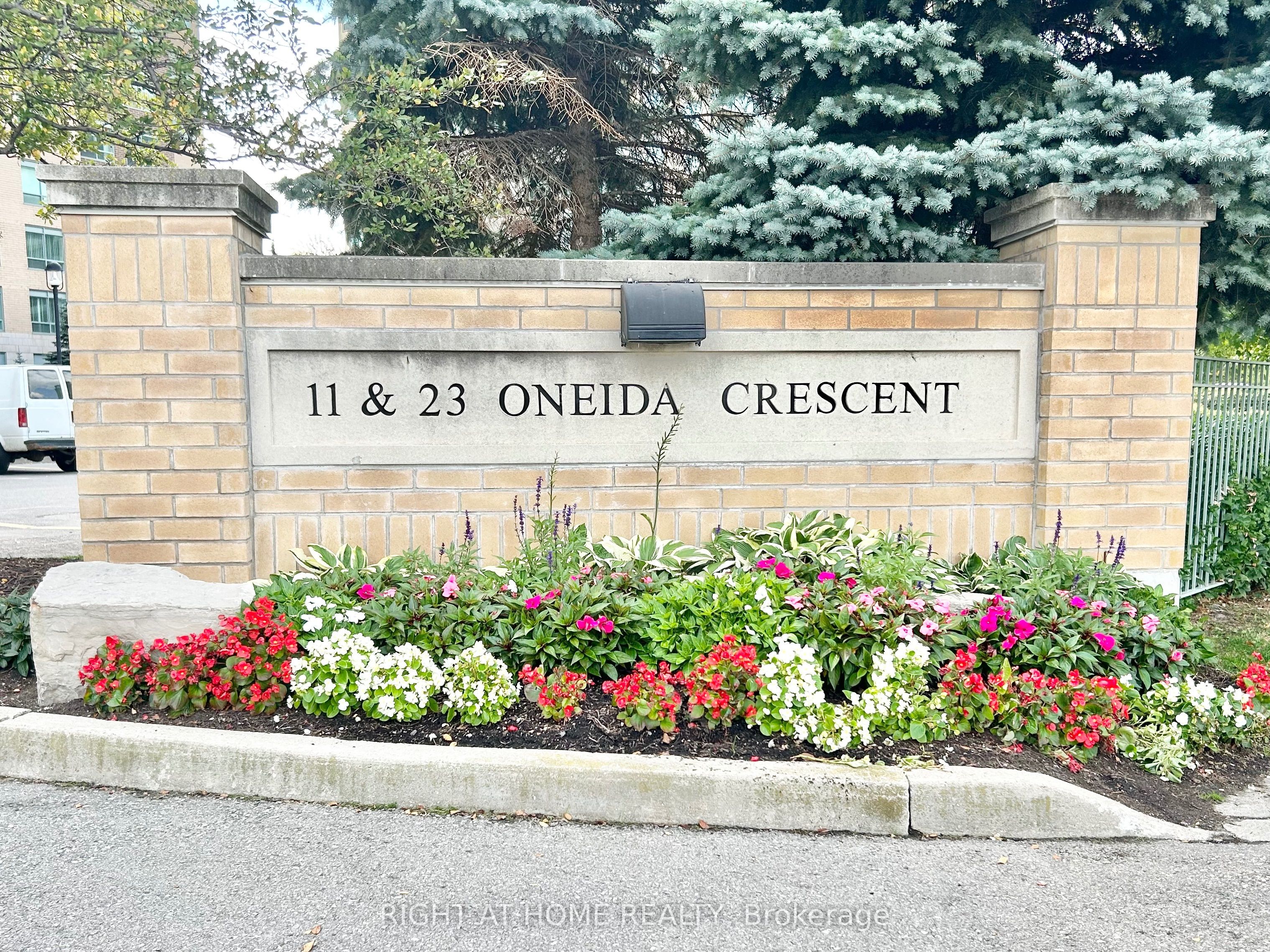11 Oneida Crescent 310