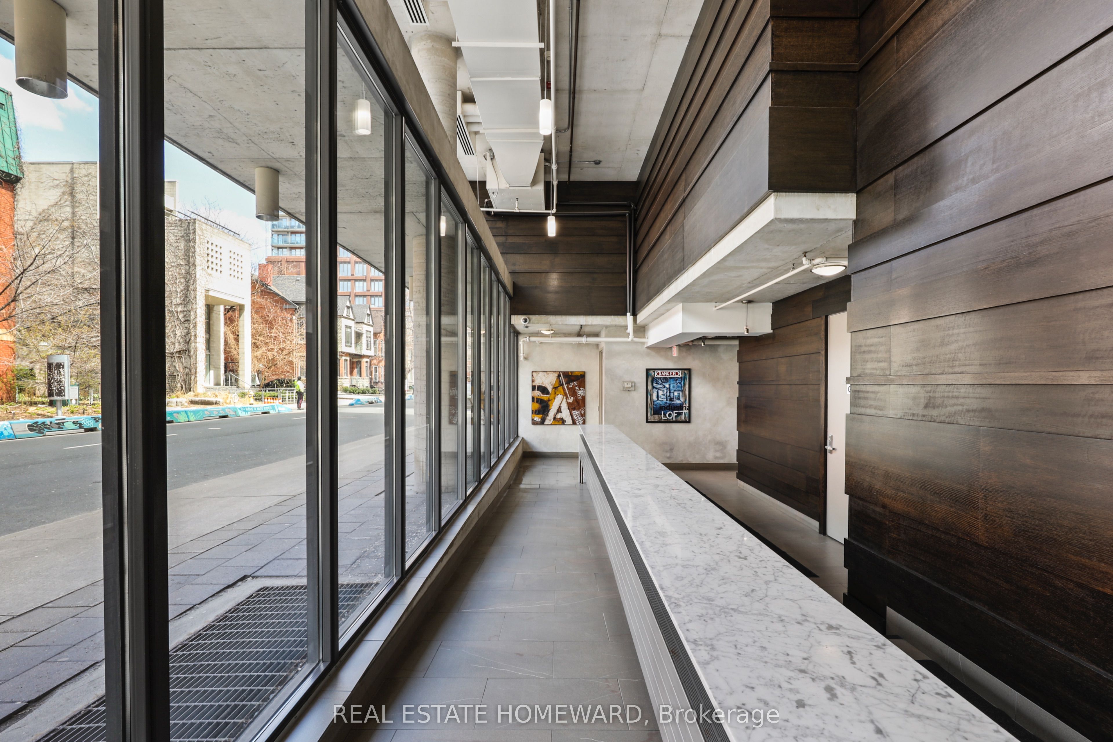 533 Richmond Street W 704