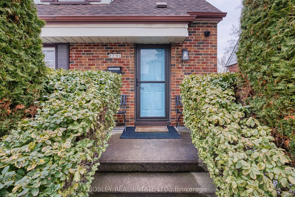 Photo of 29 Patika Avenue, Toronto, ON M9N 2E7 (MLS # W12609776)