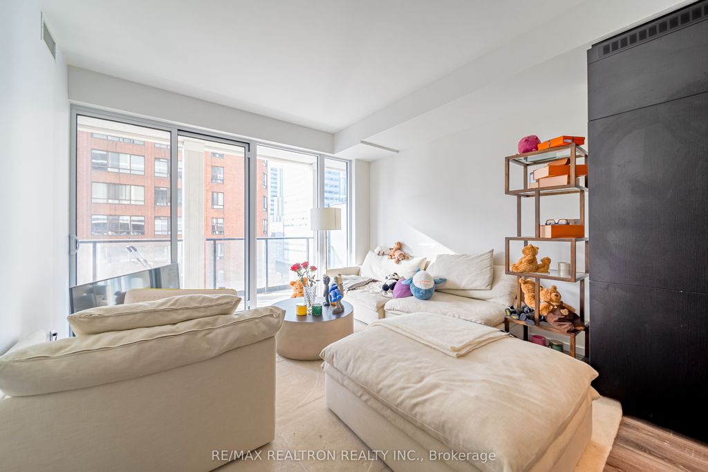 Photo of 20 Edward Street #1011, Toronto, ON M5G 1C9 (MLS # C12481525)