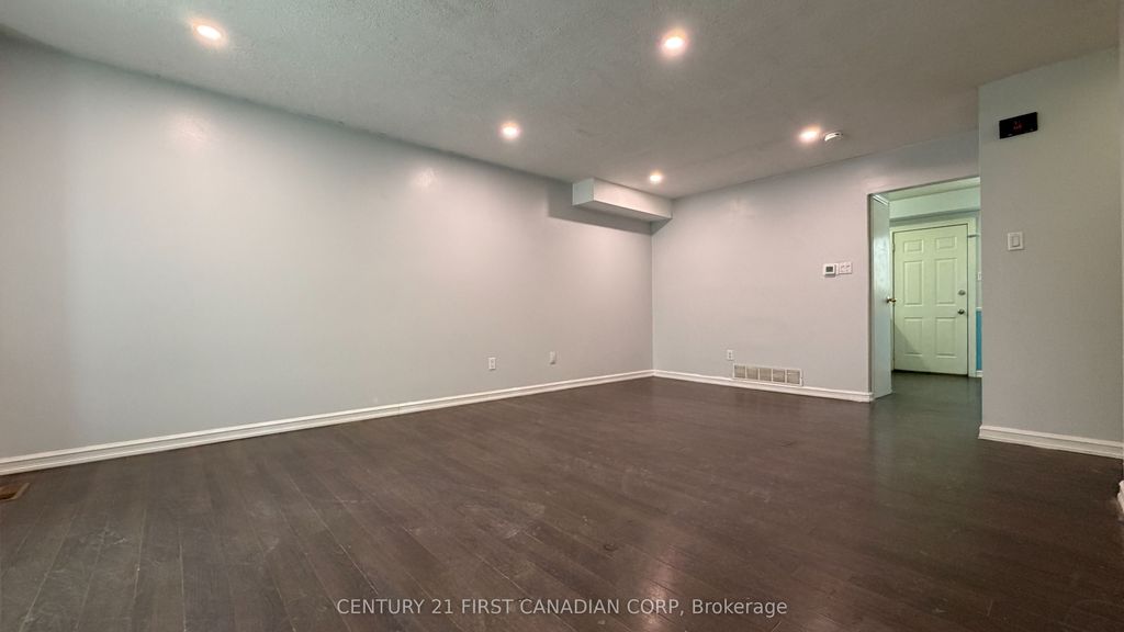 Photo of 45 Gatewood Place #8, London East, ON N5Y 5A4 (MLS # X12731114)