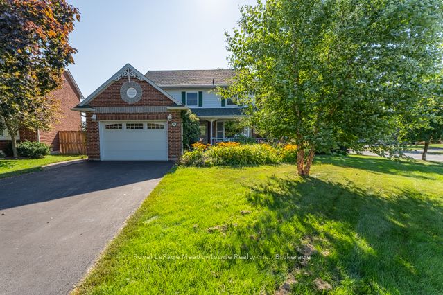 690 Robertson Crescent