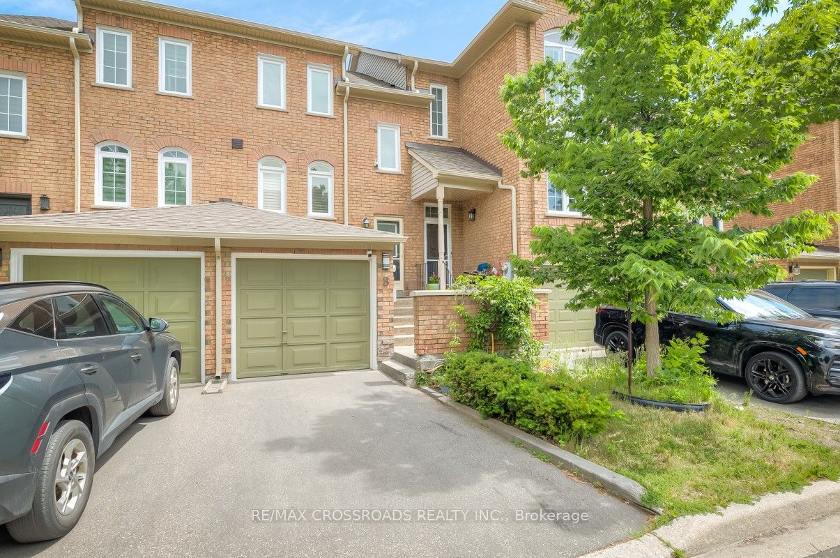 Photo 1 of 36 — 8 Larissa Court, Vaughan, ON L6A 2K8