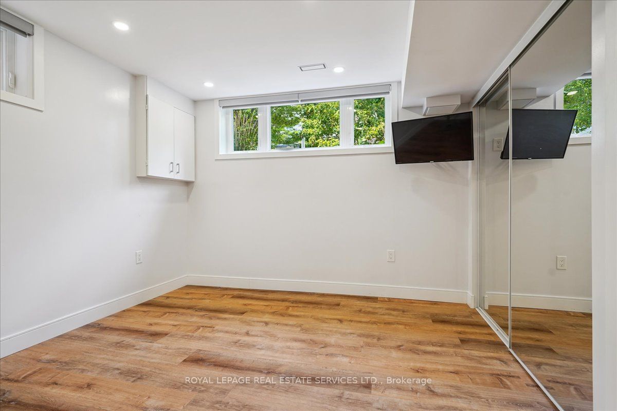 Toronto, ON M6E 1K4, Canada, ,1 BathroomBathrooms,Residential,Active,207786