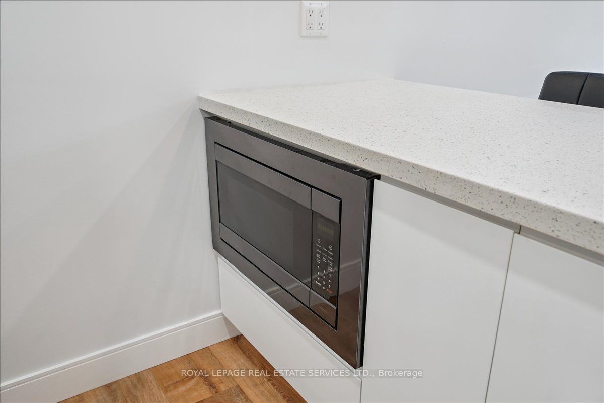 Toronto, ON M6E 1K4, Canada, ,1 BathroomBathrooms,Residential,Active,207786