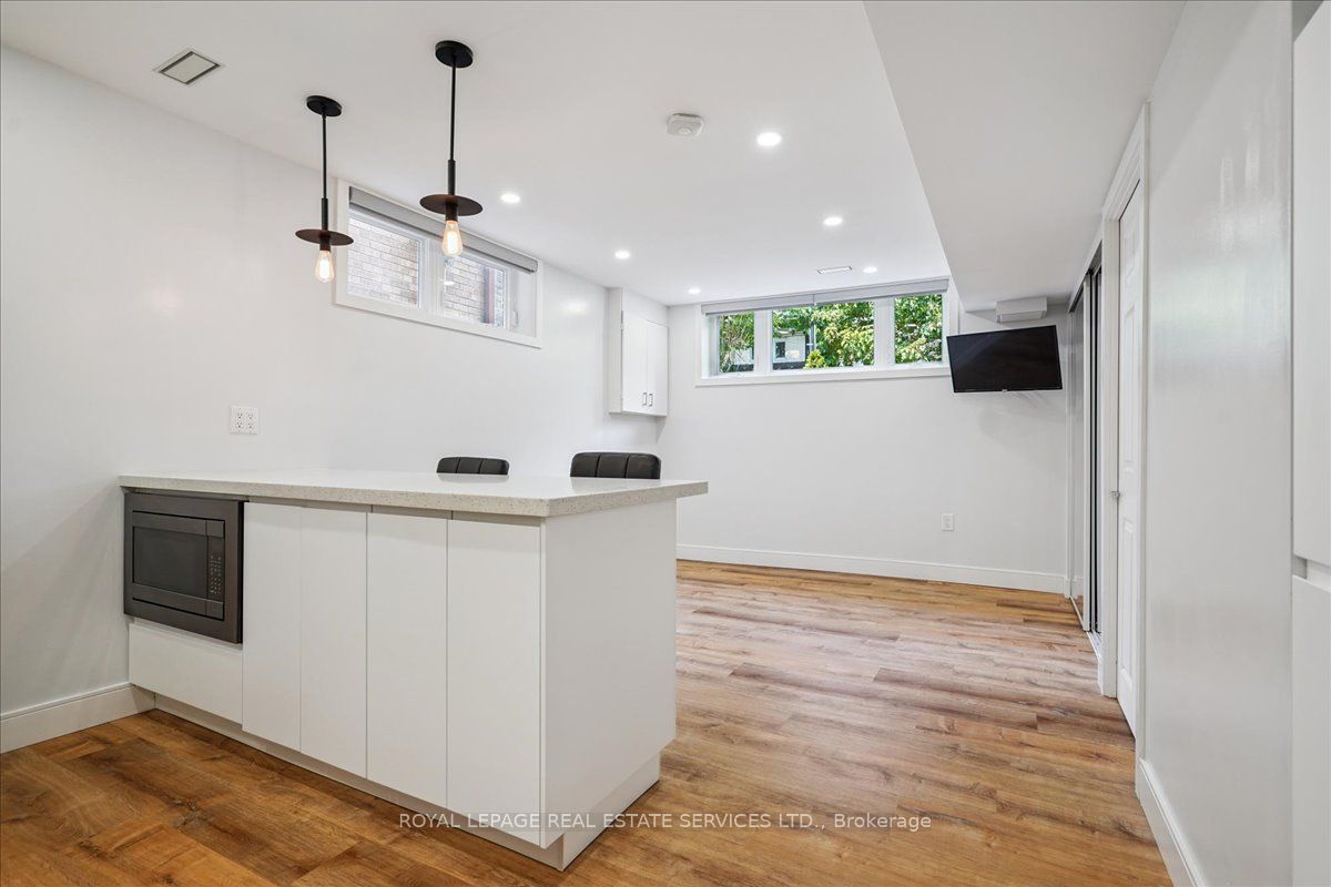 Toronto, ON M6E 1K4, Canada, ,1 BathroomBathrooms,Residential,Active,207786