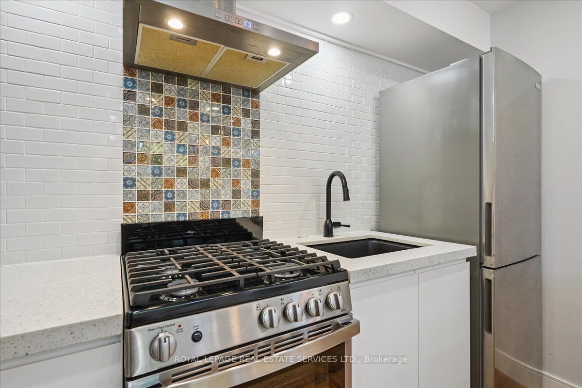 Toronto, ON M6E 1K4, Canada, ,1 BathroomBathrooms,Residential,Active,207786