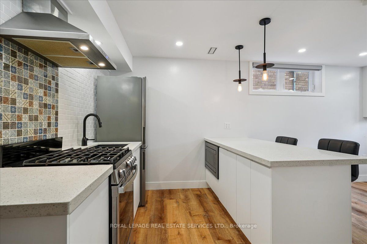 Toronto, ON M6E 1K4, Canada, ,1 BathroomBathrooms,Residential,Active,207786