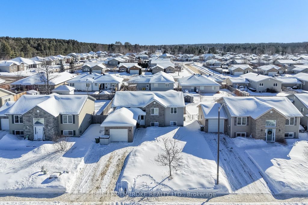 Photo of 1017 Riverstone Trail, Petawawa, ON K8H 0B3 (MLS # X12756244)