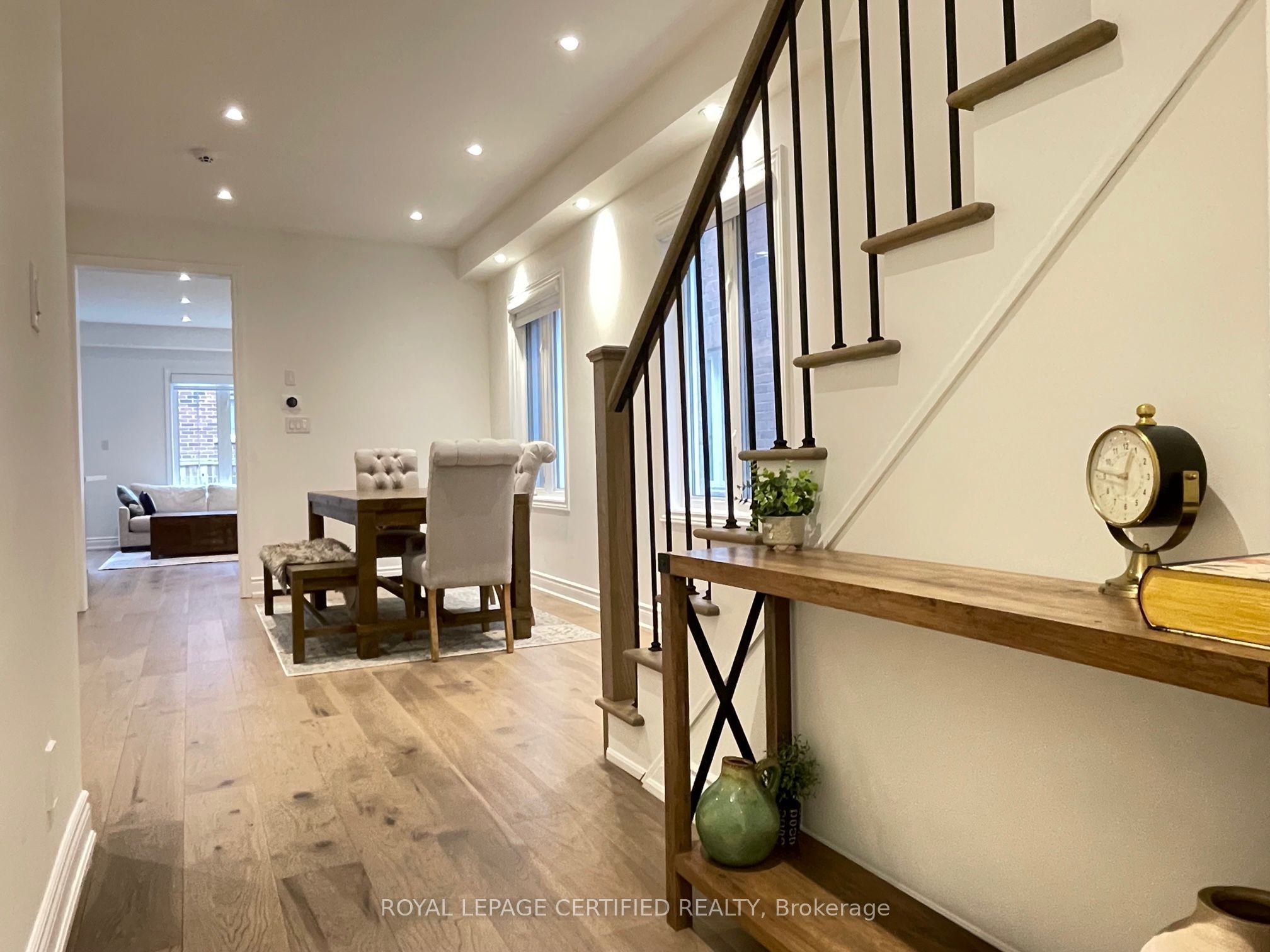 1263 Sim Place Upper