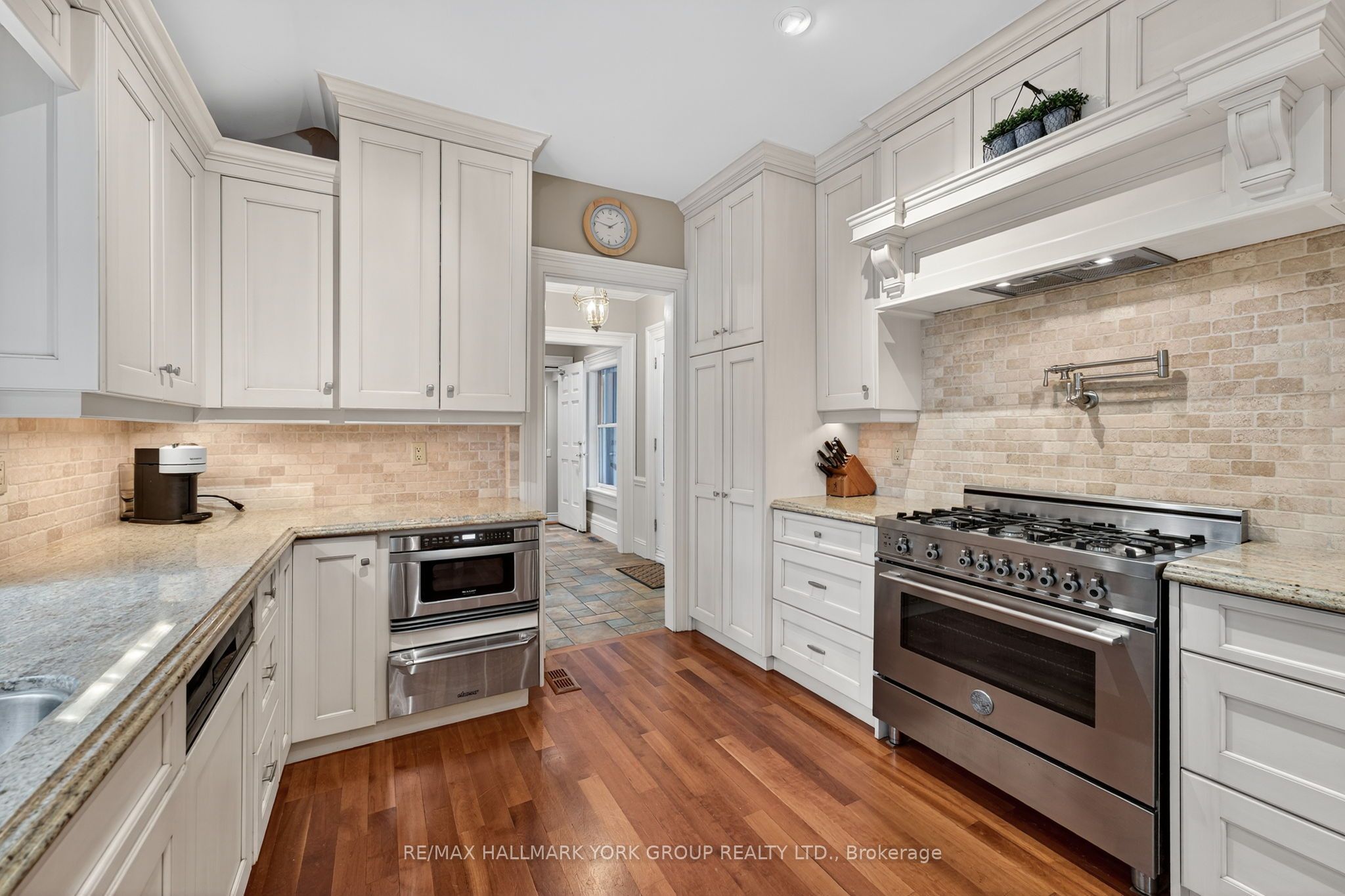 553 St John's Side Road